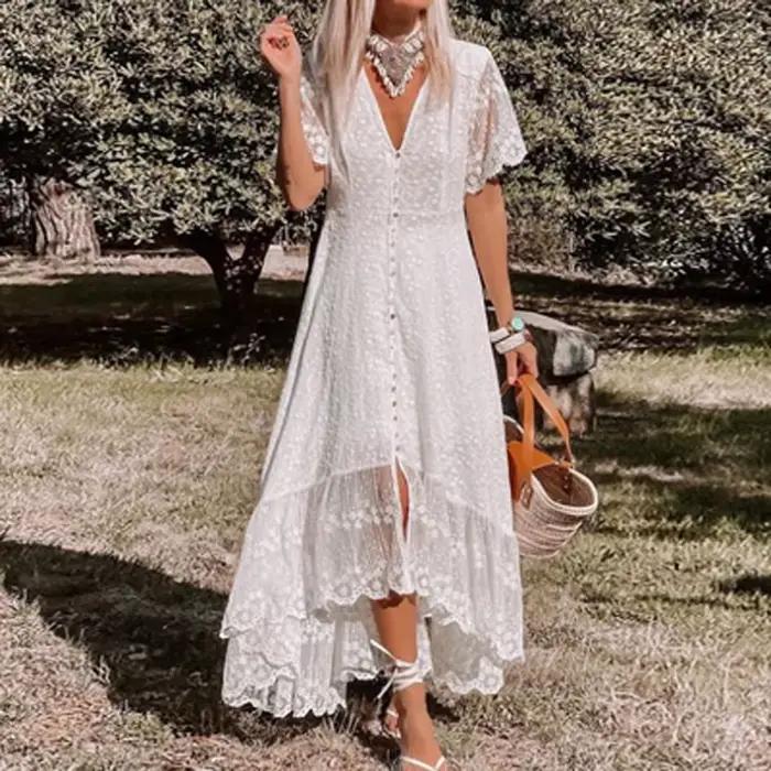 Dámske elegantné čipkované šaty s nepravidelným strihom