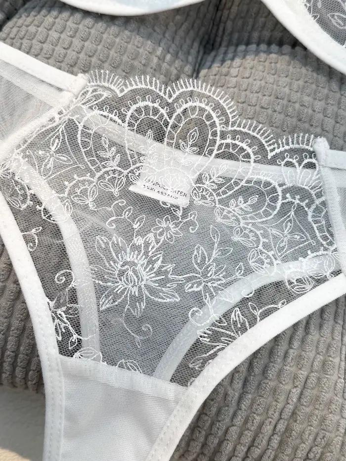 Biely sexy set spodnej bielizne