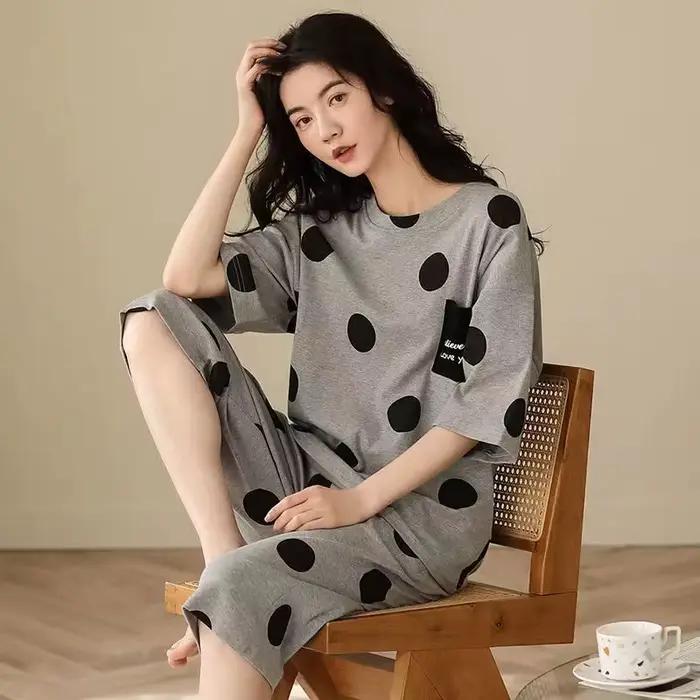 Pyjama féminin estival deux pièces avec dessins animés court manches pantalon mollet polyester élasthanne pour femmes occasions spéciales