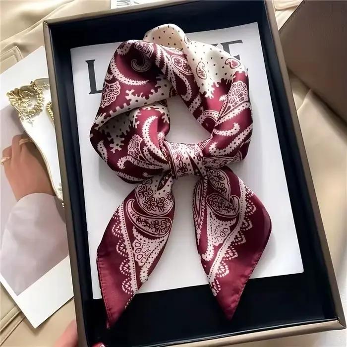 Dámska hodvábne jemná šatka s paisley vzorom