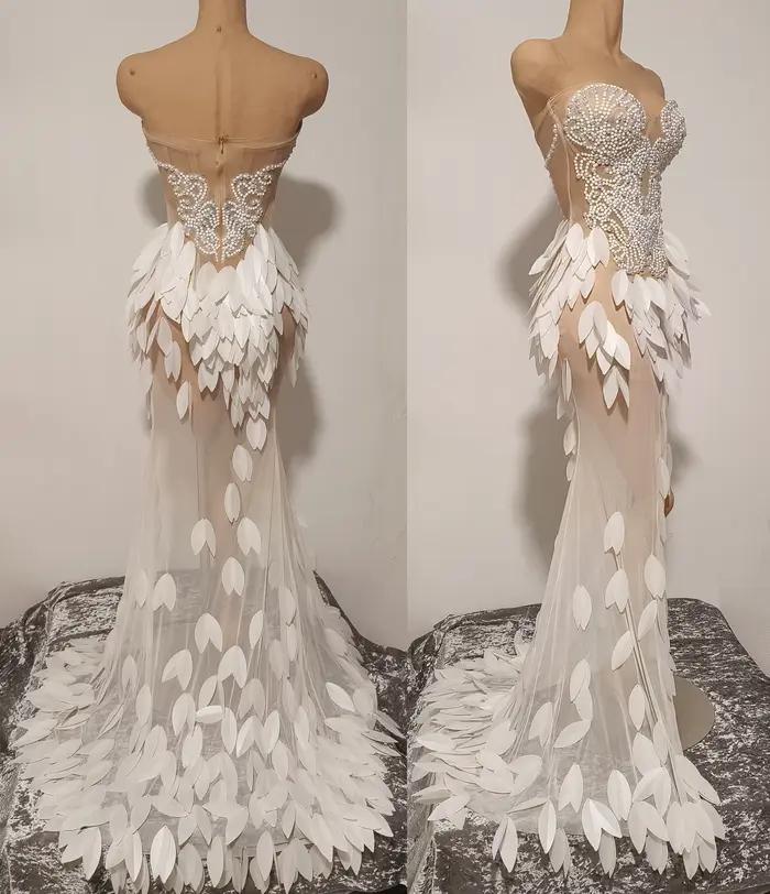 Elegantné priesvitné šaty z tylu bez ramienok s trblietavými perlami pre ženy