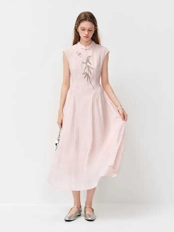 Robe viscosée et polyamide avec broderie chinoise élégante pour femmes, idéale pour les occasions spéciales et les soirées romantiques