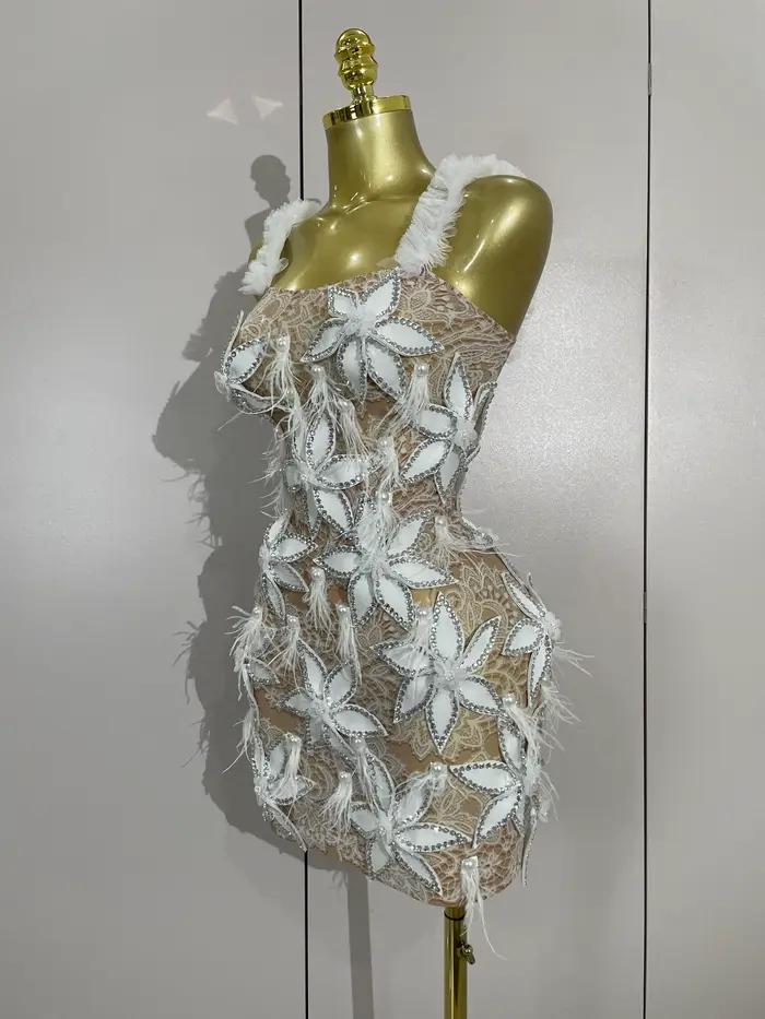 Sexy trblietavé diamantové kvety perie biele priesvitné šaty krátke na večierok ples oslavu narodenín