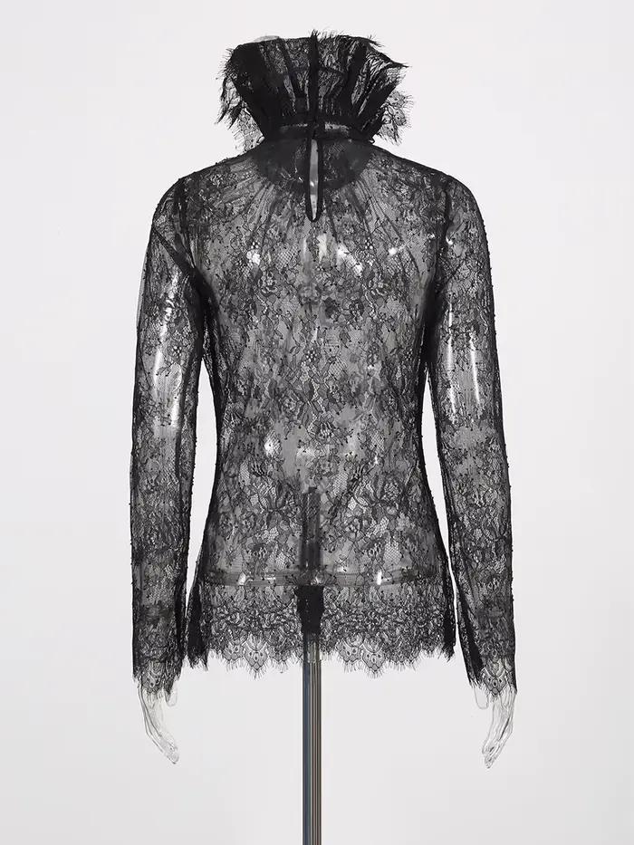 TWOTWINSTYLE Elegantná čipkovaná košeľa pre ženy s čiernymi vsadkami