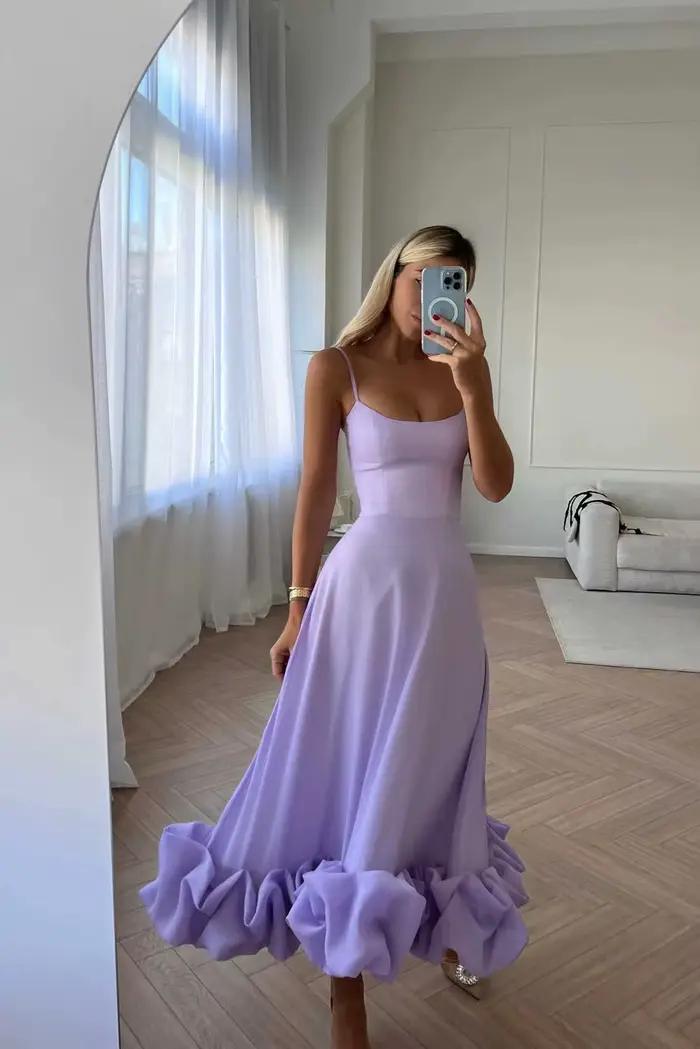 Elegantné dlhé šaty s volánmi pre ženy
