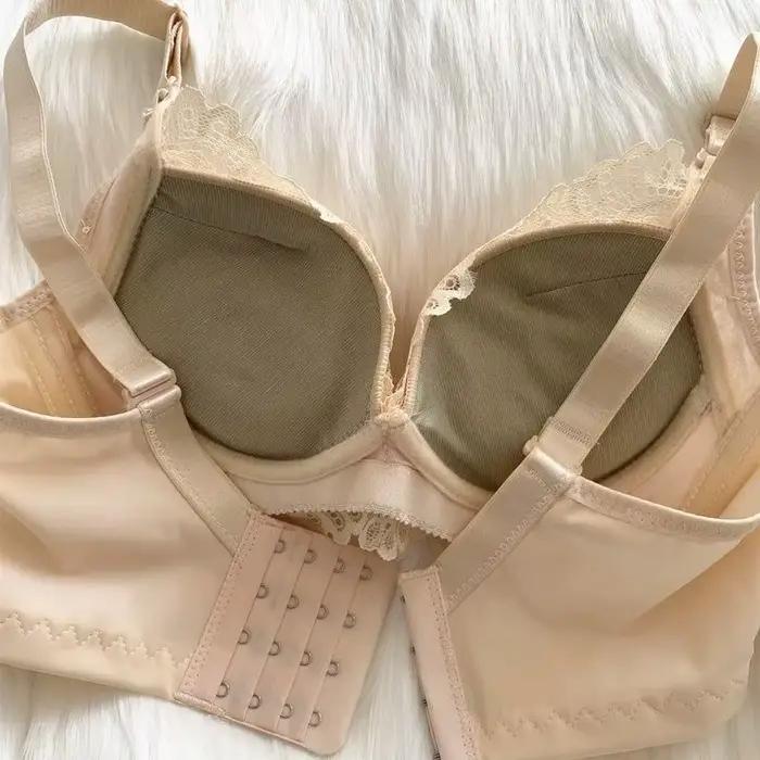 La petite poitrine est plus grande et plus épaisse et les sous-vêtements de 12 cm n'a aucune trace le soutien-gorge spécial pour la poitrine plate est le coussin épais