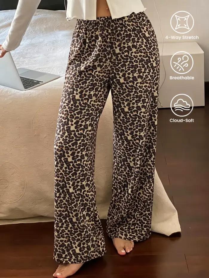 Dámske pyžamové nohavice s leopardím vzorom