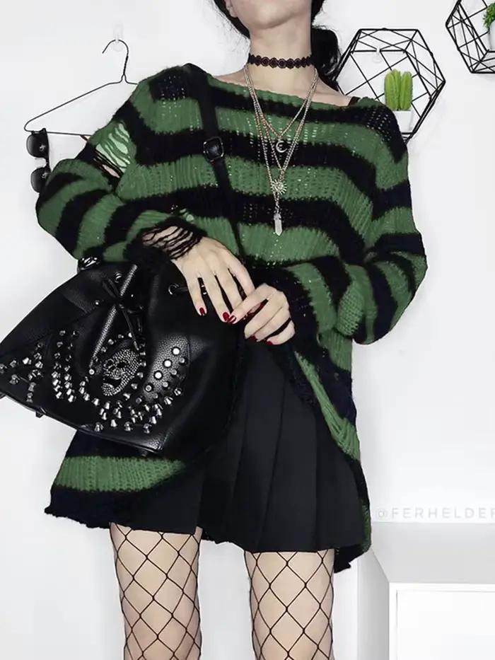 Karrcat Grunge Harajuku pruhovaný pletený sveter pre ženy Y2K Streetwear dierovaný voľný fialový