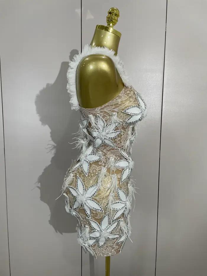 Sexy trblietavé diamantové kvety perie biele priesvitné šaty krátke na večierok ples oslavu narodenín