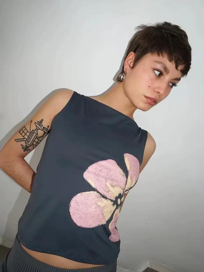 Dámske krátke tričko s kvetinovou potlačou