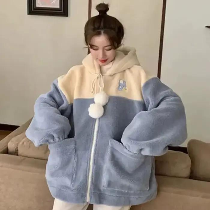 Kawaii japonský animovaný univerzitný mikina s kapucňou pre ženy, plyšová mikina, teplá ležérna bunda en coton et polyester style décontracté pour femmes occassions spéciales automne hiver