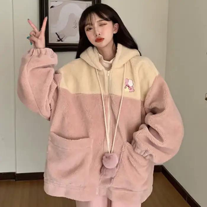 Kawaii japonský animovaný univerzitný mikina s kapucňou pre ženy, plyšová mikina, teplá ležérna bunda en coton et polyester style décontracté pour femmes occassions spéciales automne hiver