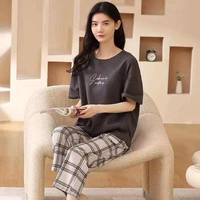 Pyjama féminin estival deux pièces avec dessins animés court manches pantalon mollet polyester élasthanne pour femmes occasions spéciales