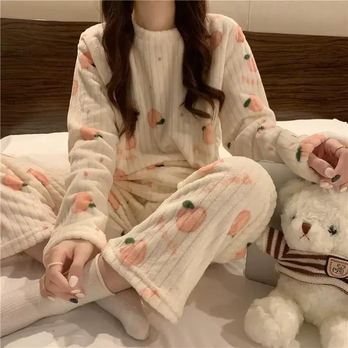 Pyjamas féminins en velours corail douillets pour automne et hiver à offrir pour femmes et étudiantes occassions spéciales