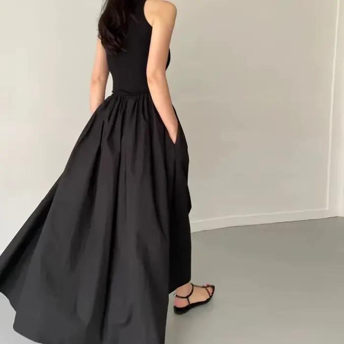 Jednoduché a elegantné čierne dlhé šaty pre ženy