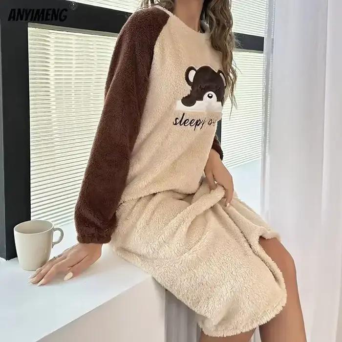 Chemise de nuit en flanelle pour femmes élégante et confortable pour les nuits d'hiver et les soirées pyjama