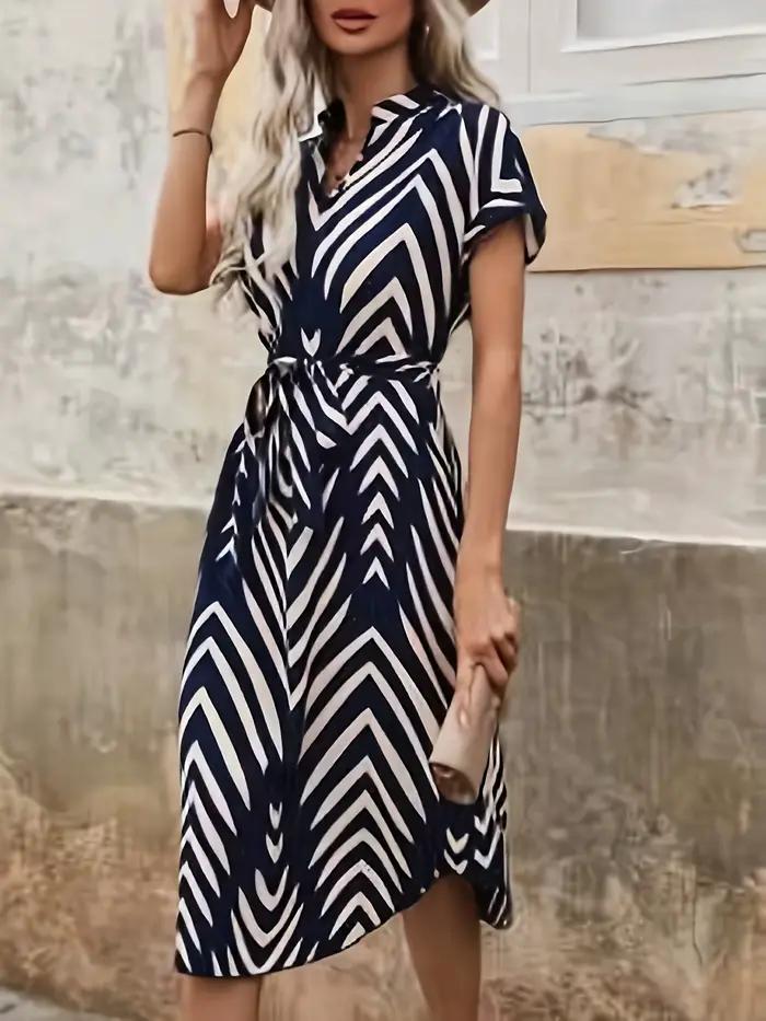 Elegantné šaty s krátkymi rukávmi a výstrihom do V pre ženy