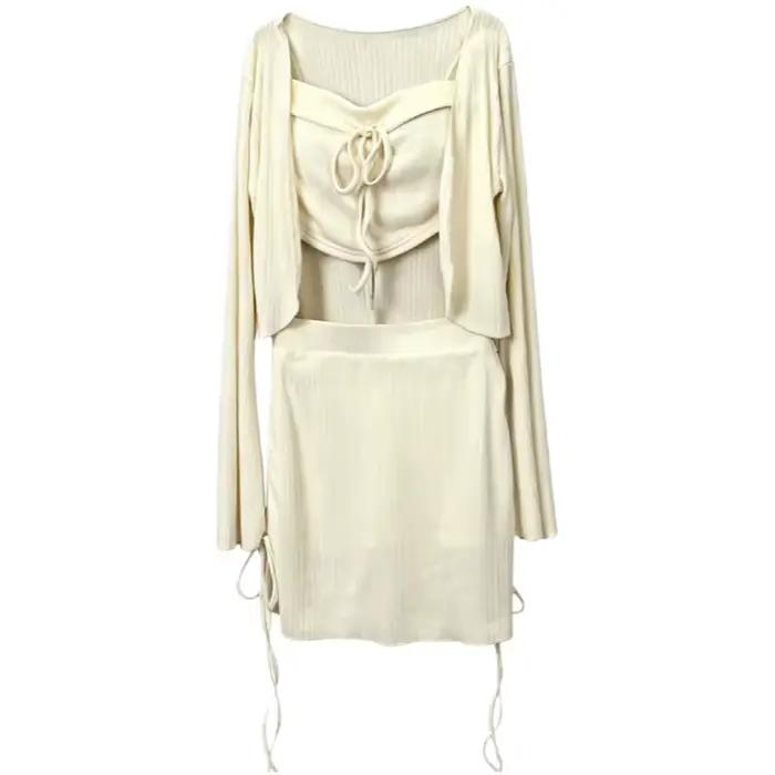 Ensemble trois pièces sexy coréen Dongdaemun, nouvelle arrivée, avec cardigan ouvert sans bretelles et mini-jupe pour femmes, vêtements décontractés d'été