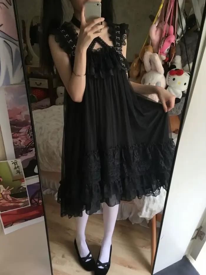 Čierne gotické lolita vintage mini šaty s čipkou a volánmi