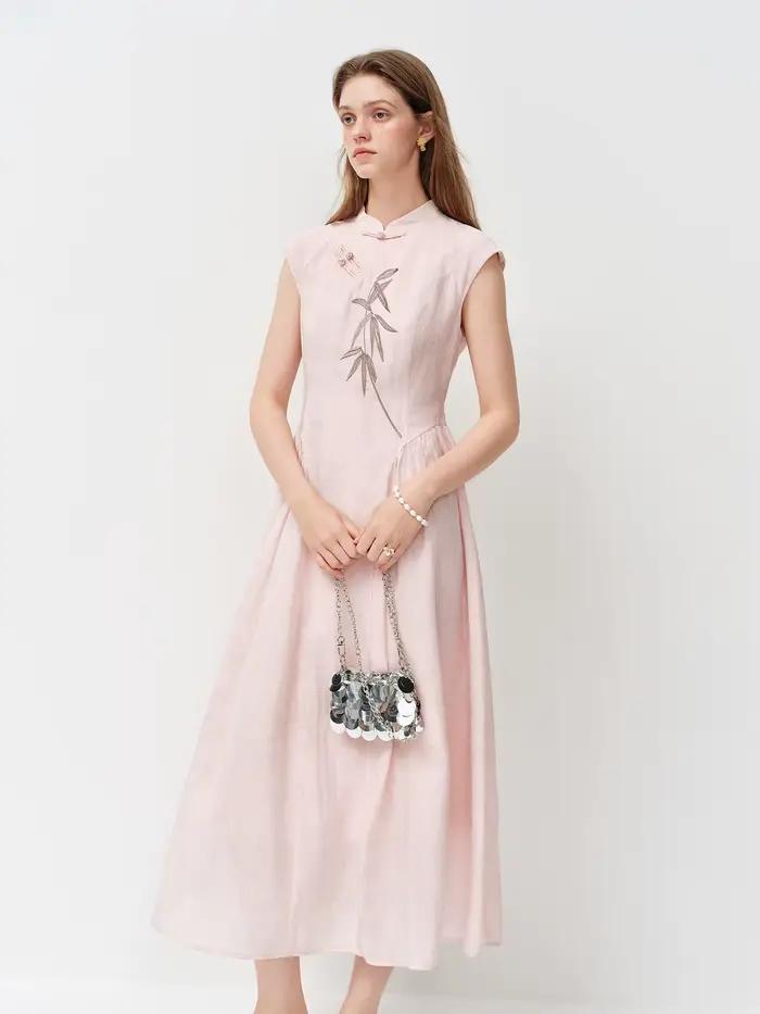 Robe viscosée et polyamide avec broderie chinoise élégante pour femmes, idéale pour les occasions spéciales et les soirées romantiques