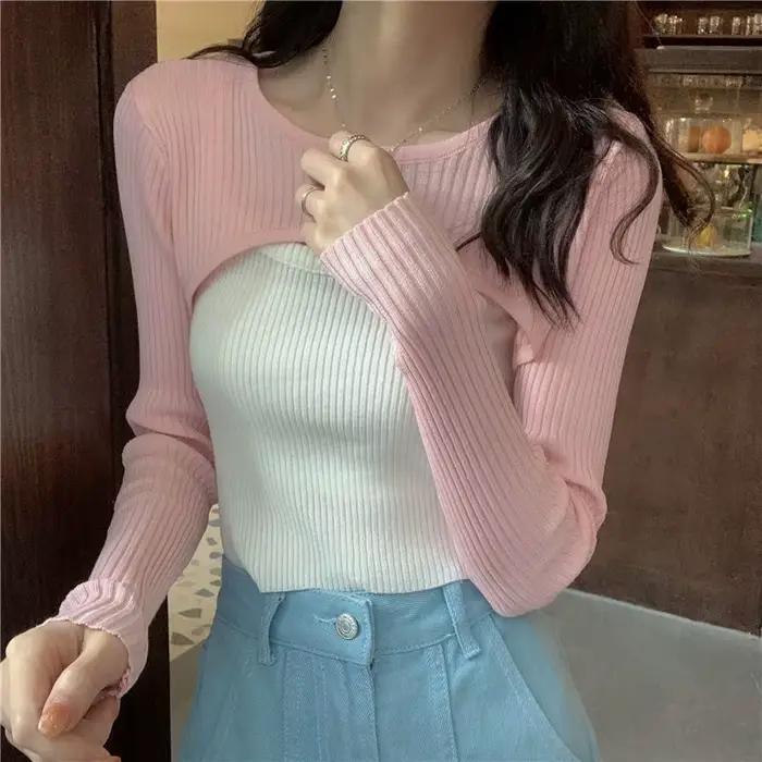 Dámske crop top tričko s rukávmi a okrúhlym výstrihom