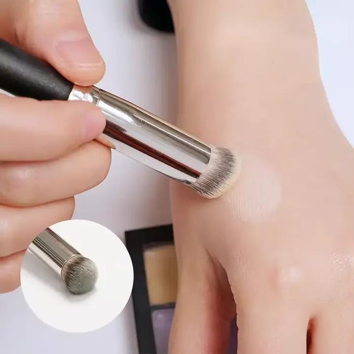 Korekčný štetec na make-up