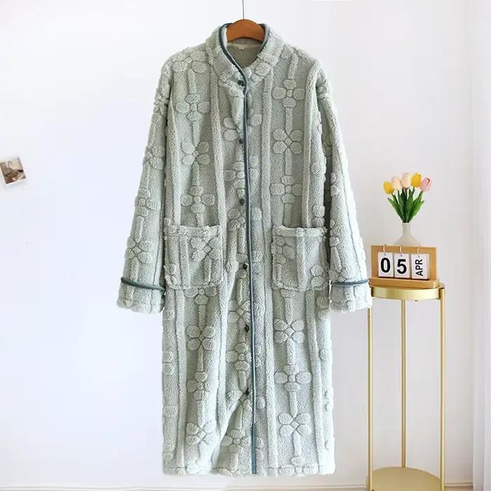 Chemise de nuit en flanelle pour femmes avec col roulé et motifs fleurs pour les nuits froides d'hiver occassions spéciales à offrir