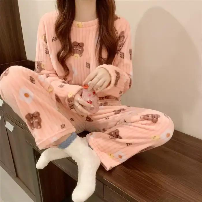 Pyjamas féminins en velours corail douillets pour automne et hiver à offrir pour femmes et étudiantes occassions spéciales