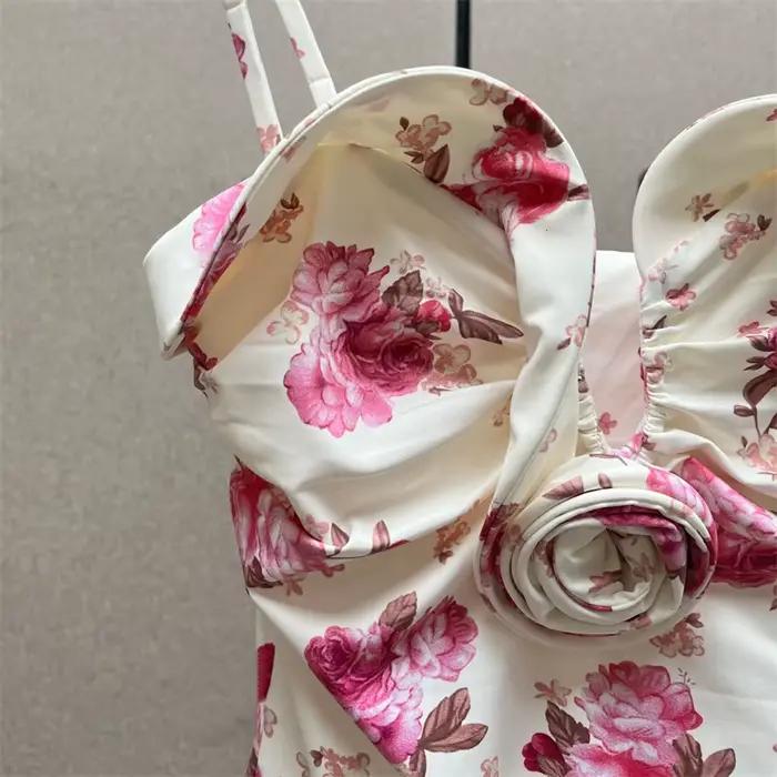 Nouveau body femme élastique ajusté à bretelles sans manches pour l'été 2026, avec décoration florale 3D, style corset