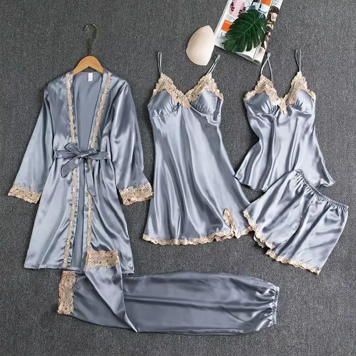 Nouvel Ensemble de Pyjama de Luxe en Satin 5 Pièces pour Femme 2025 – Vêtements de Nuit Soyeux avec Robe, Nuisette, Caraco, Short et Pantalon à Bordure Dentelle – Tenue d'Intérieur Élégante et Tendanc