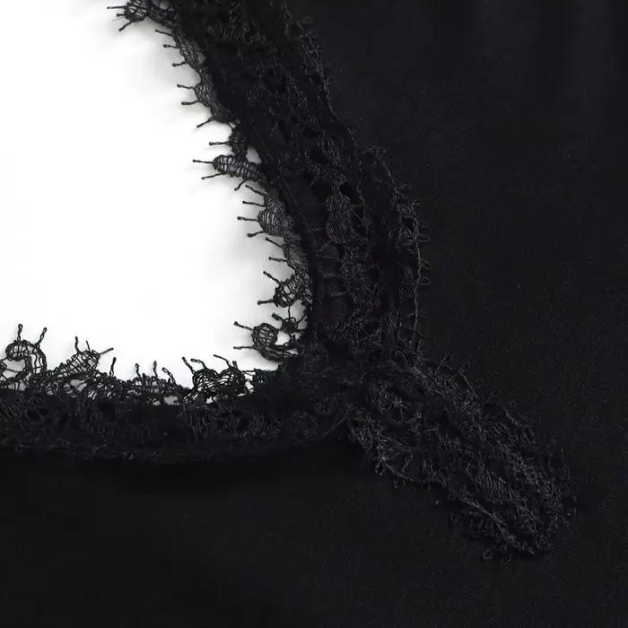 Elegantné čierne obtiahnuté body pre ženy s čipkou