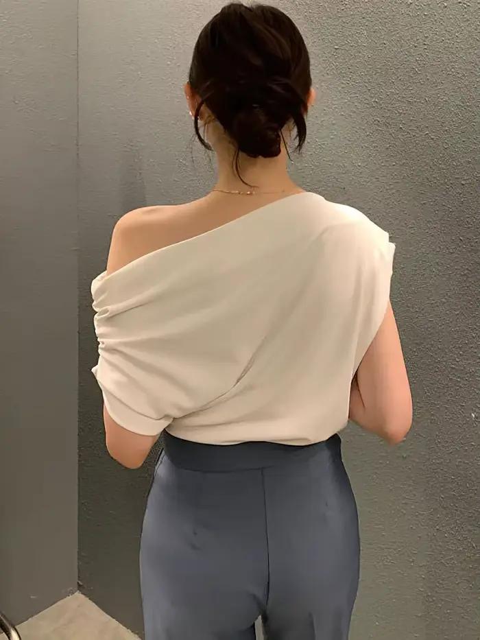 Elegantné kórejské letné jednoramenné tričko s krátkym rukávom voľného strihu
