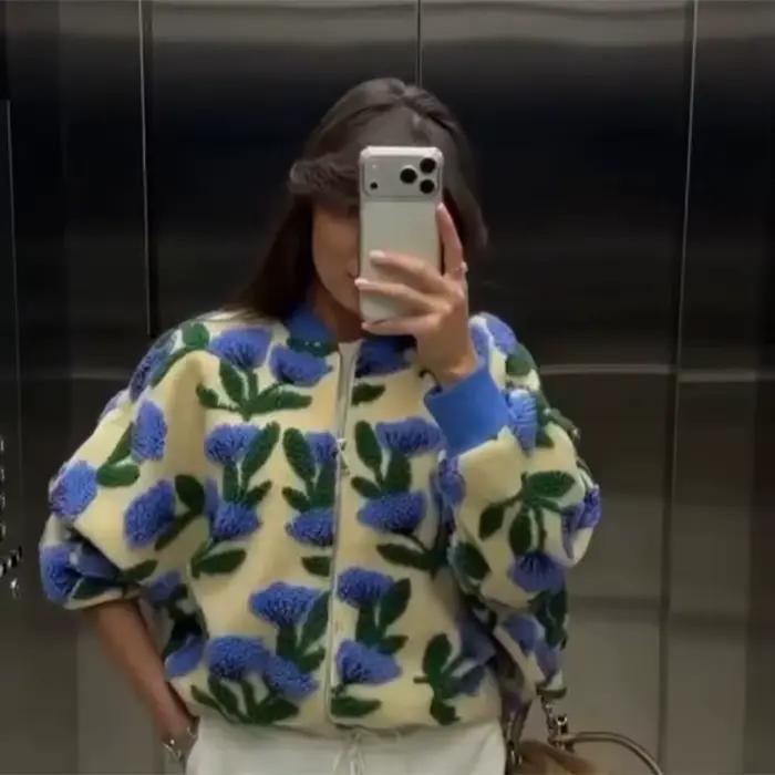 Štýlová a trendy bomber bunda z fleecu s kvetinovým vzorom