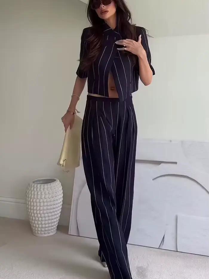 Ensemble de vêtements décontracté et élégant pour femmes, avec pantalon rayé et manteau court, pour occasions décontractées et style urbain