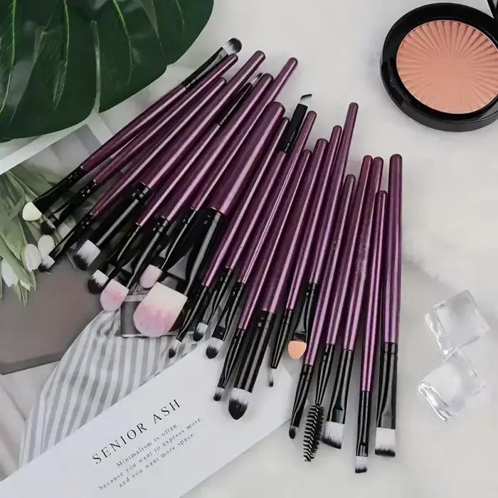 Sada kefiek na make-up pre oči a líca
