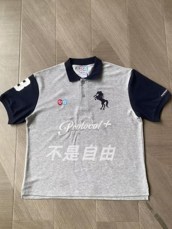 Polo s potlačou konskej hlavy