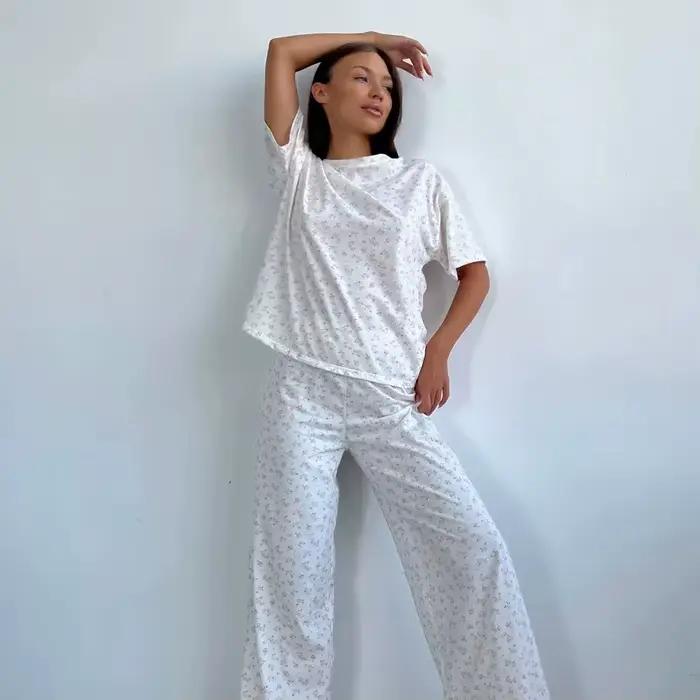 Nouveaux pyjamas pour femmes de style américain avec imprimé floral en forme de cœur, manches courtes, pantalon long, ensemble de vêtements de détente tendance grande taille