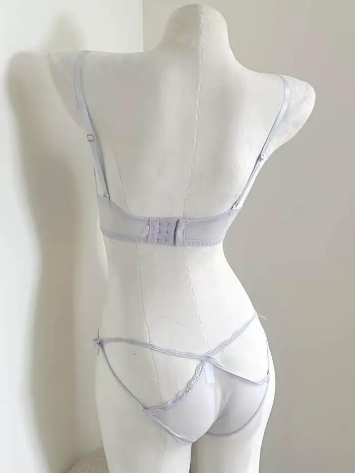 Ensemble de lingerie sexy violet avec soutien-gorge push-up à bretelles pour petites poitrines, bonnets froncés à armatures croisées, idéal pour les soirées féminines