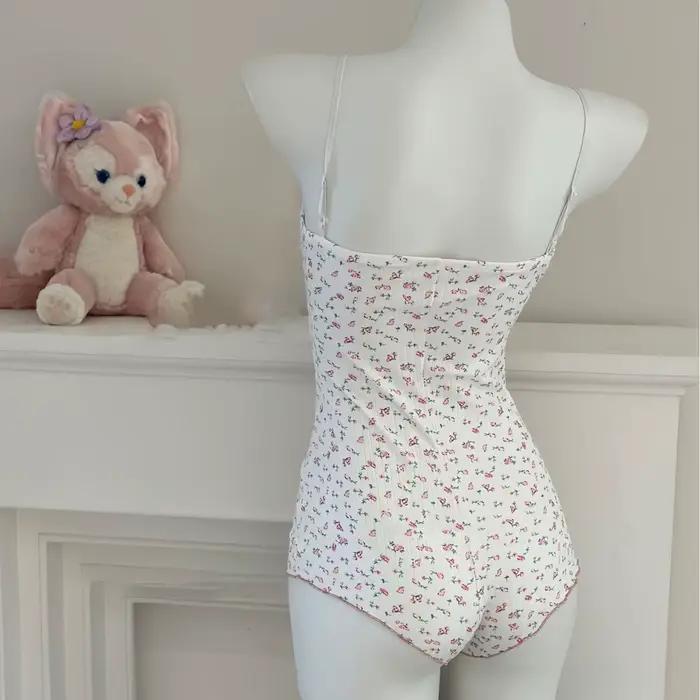 Roztomilé kvetinové onesie pyžamo pre ženy
