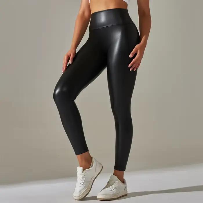 Joggingové nohavice z imitácie kože s vysokým pásom
