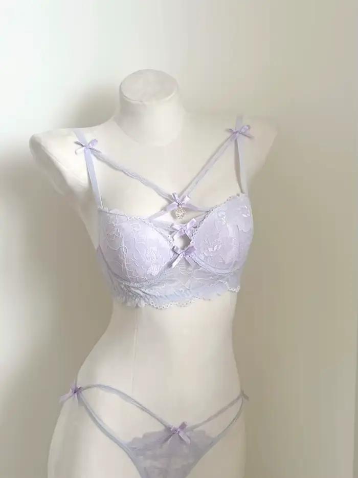 Ensemble de lingerie sexy violet avec soutien-gorge push-up à bretelles pour petites poitrines, bonnets froncés à armatures croisées, idéal pour les soirées féminines