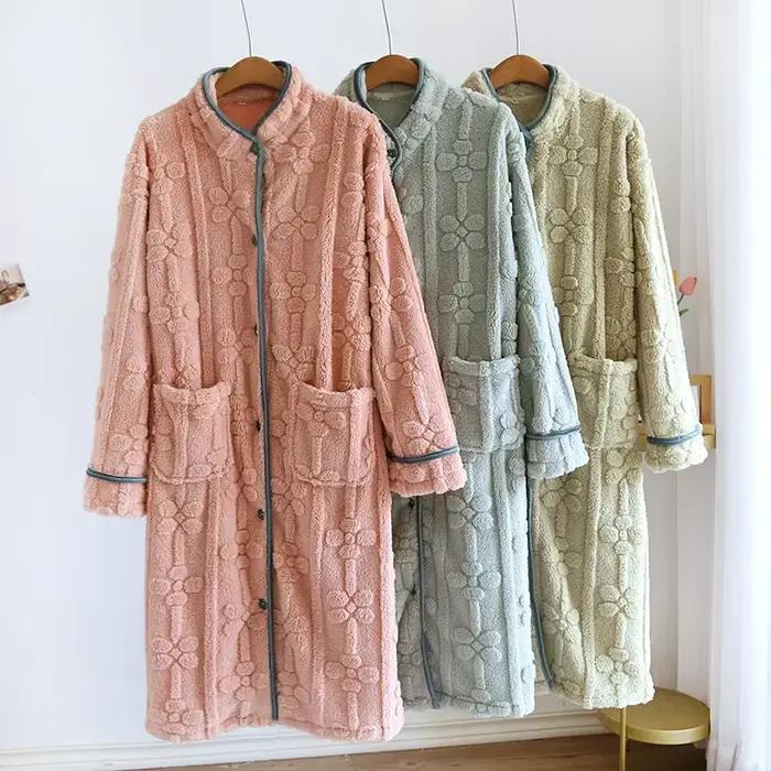 Chemise de nuit en flanelle pour femmes avec col roulé et motifs fleurs pour les nuits froides d'hiver occassions spéciales à offrir