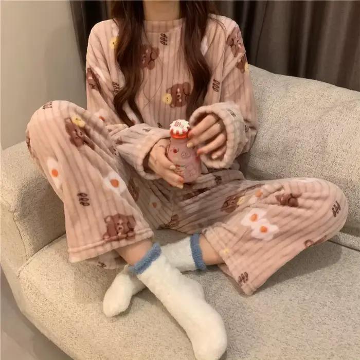 Pyjamas féminins en velours corail douillets pour automne et hiver à offrir pour femmes et étudiantes occassions spéciales