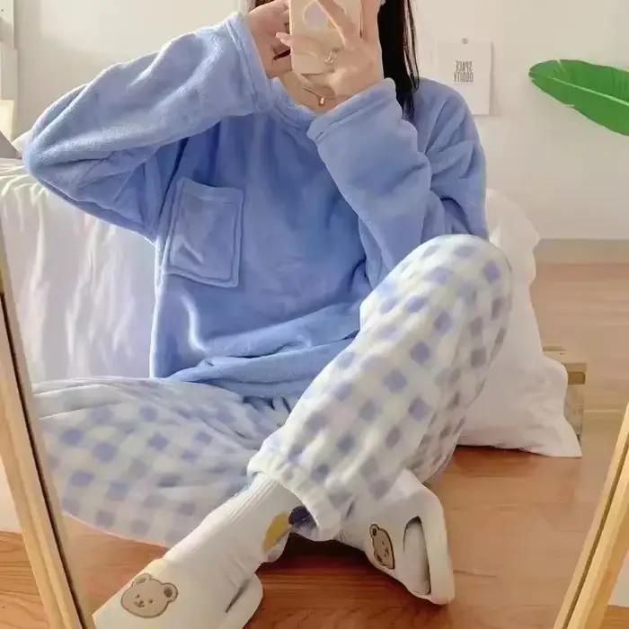 Ensemble de pyjama féminin doux et chaud en polaire pour femmes, haut uni et pantalon à carreaux, tenue d'intérieur pour l'hiver, confort et élégance pour les nuits froides
