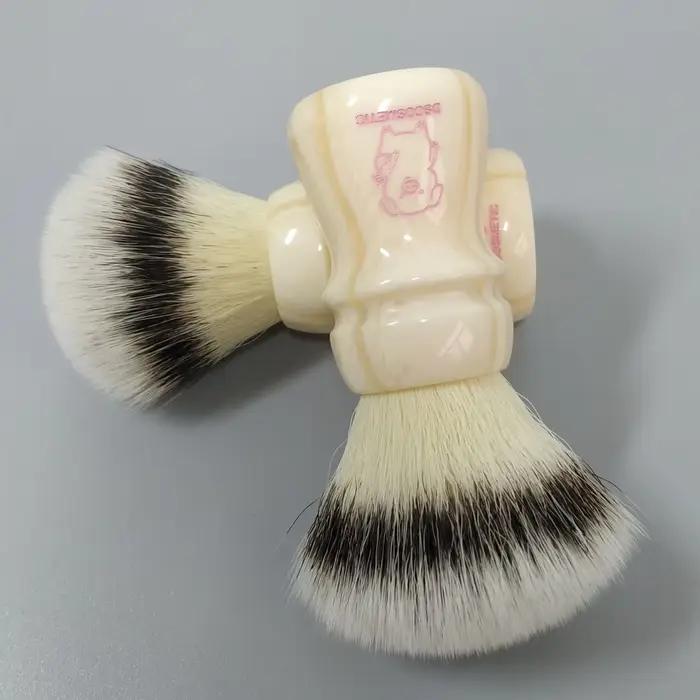 Dscosmetic Pink Piggy CN6 syntetické štetiny s rukoväťou z živice na mokré holenie pre mužov