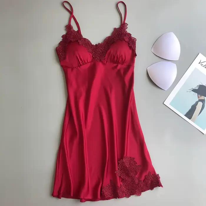 Dámska sexy saténová nočná košeľa s výstrihom do V a čipkou, veľkosti S-XL