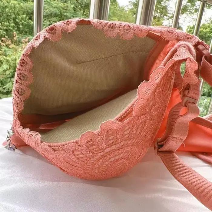La petite poitrine est plus grande et plus épaisse et les sous-vêtements de 12 cm n'a aucune trace le soutien-gorge spécial pour la poitrine plate est le coussin épais