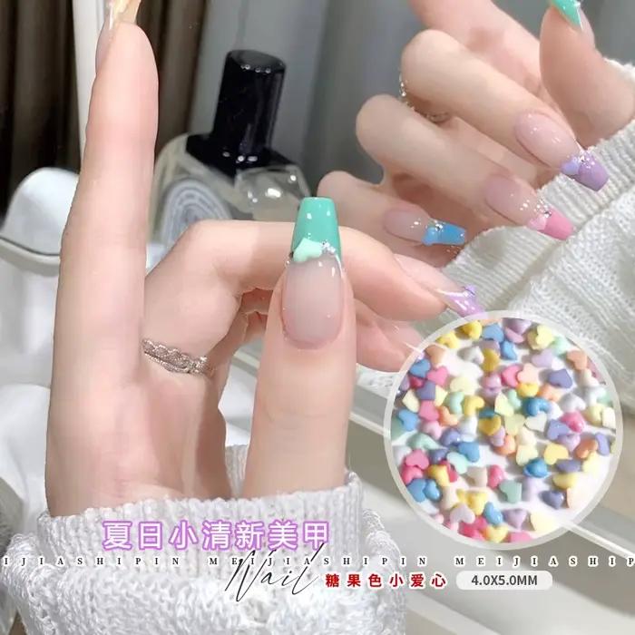 100 ks Nail Art Mini srdiečka prívesky 4x5mm mix/biela živica roztomilé kamienky v tvare srdca na nechty 3D dekorácie