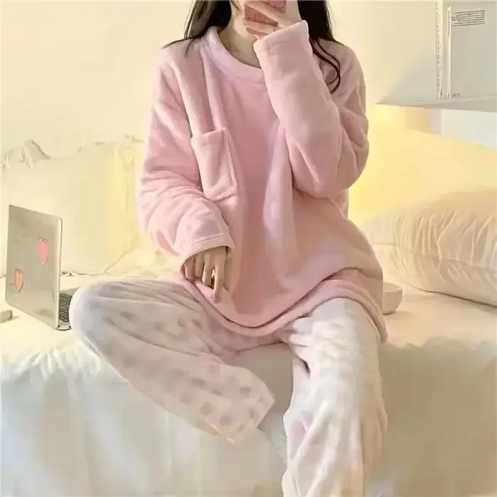 Ensemble de pyjama féminin doux et chaud en polaire pour femmes, haut uni et pantalon à carreaux, tenue d'intérieur pour l'hiver, confort et élégance pour les nuits froides
