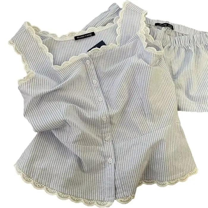 Pyjamas rayés pour femmes, confort estival, nuit paisible, style moderne, tenue de nuit élégante, occasions spéciales, cadeau idéal